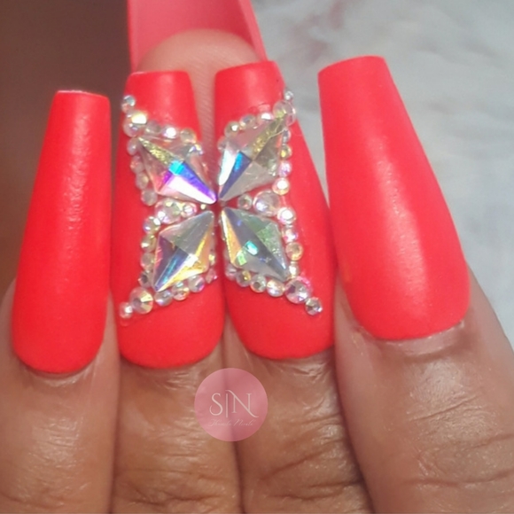 Butterfly Queen - Picture 2 of 3